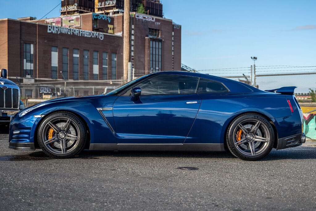 日産R35 GTR　メタリックブルー ニッサン GT-Rに北米市場専用のふたつの限定車が登場、R35型最後